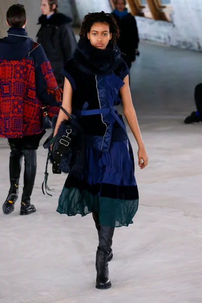 Look 16